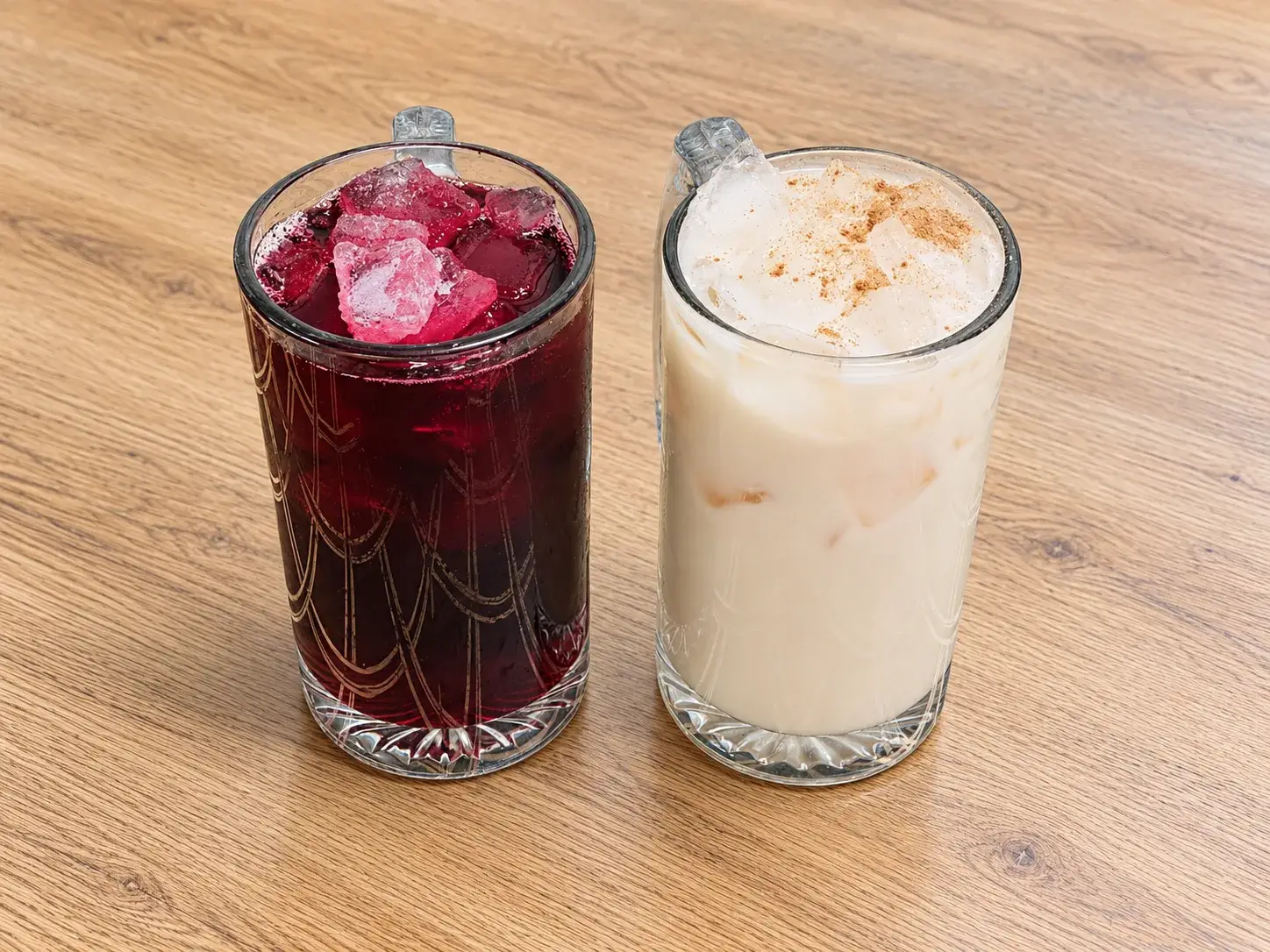 A glass of jamaica and a glass of horchata over ice